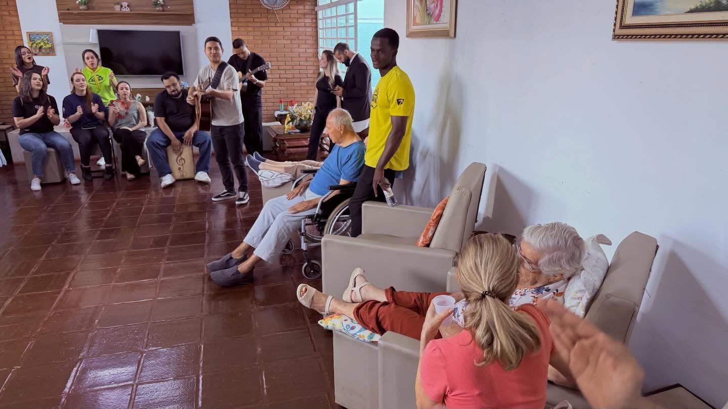 Convivência e Música no Salão Reviva